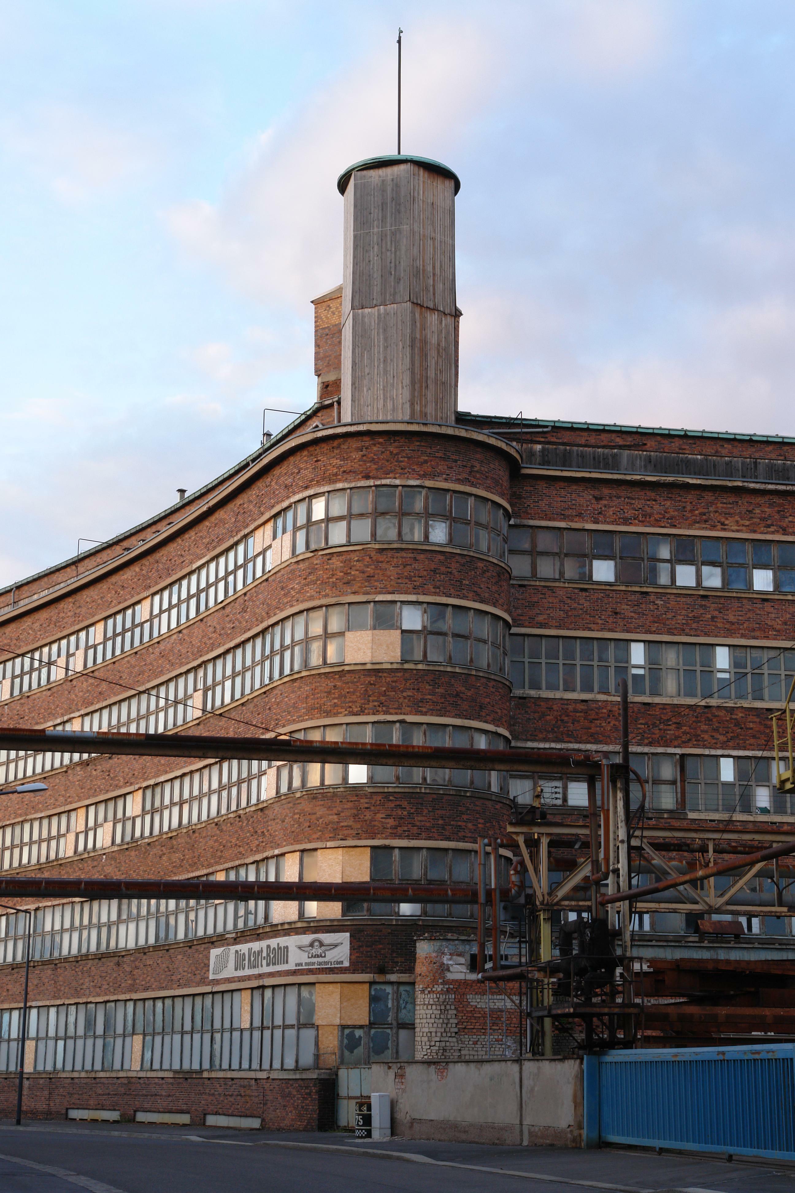 Ventano Referenz - Dresden-Fabrikstr13- Kolossos - CC BY-SA 3.0 - vom Wikimedia Commons